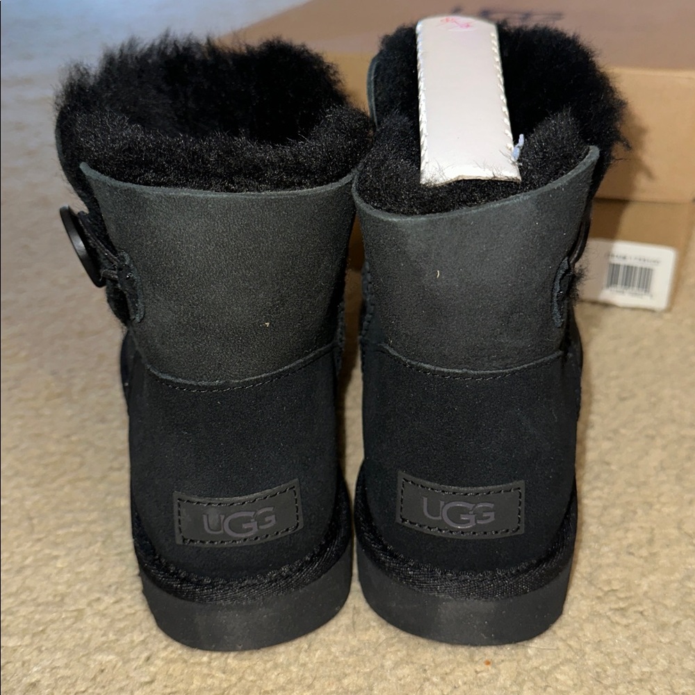 UGG Mini Bailey Button II Boots Sz 8 NIB - Picture 4 of 7